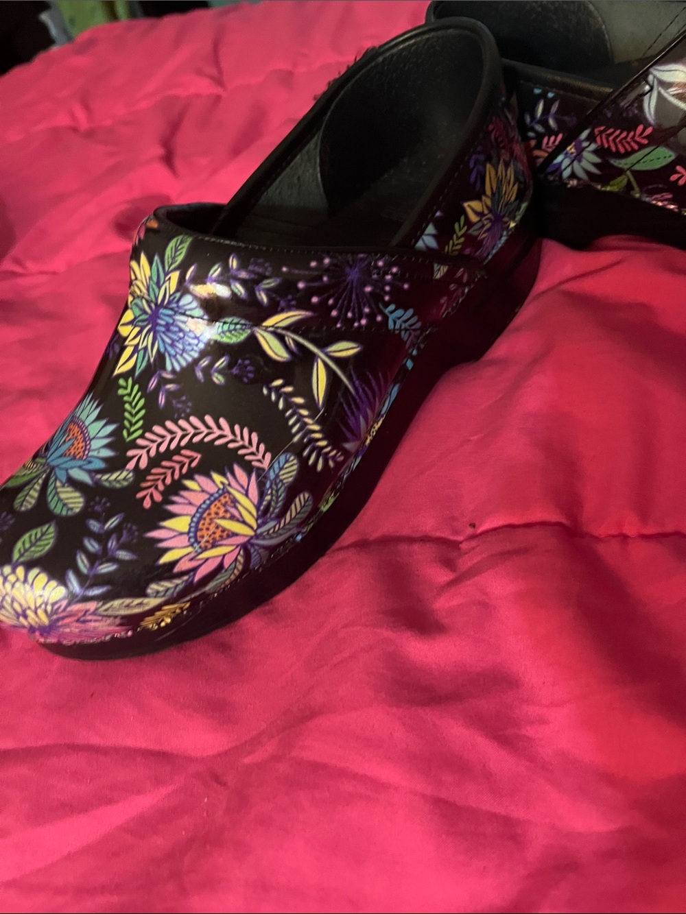 Dansko Women's Black Floral Printed Clog size 39//8.5